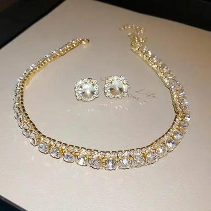Esmeralda Royale™ — Gargantilla & Pendientes que Deslumbran